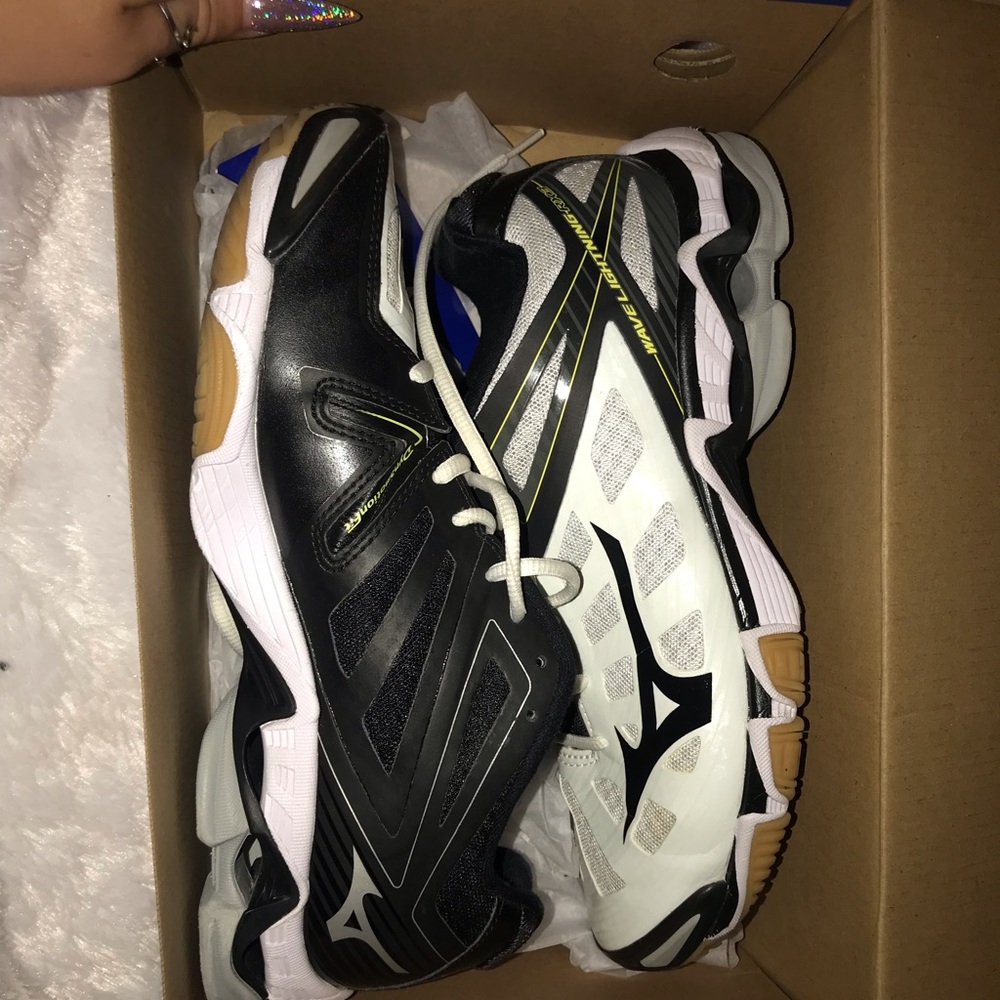 Wave Lightning Mizuno Volleyball Shoes